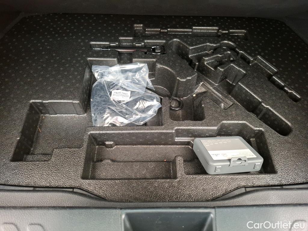  Toyota  C-HR TOYOTA  / 2016 / 5P / SUV 1.8 Hybride 122 Dynamic Business Beyond #1