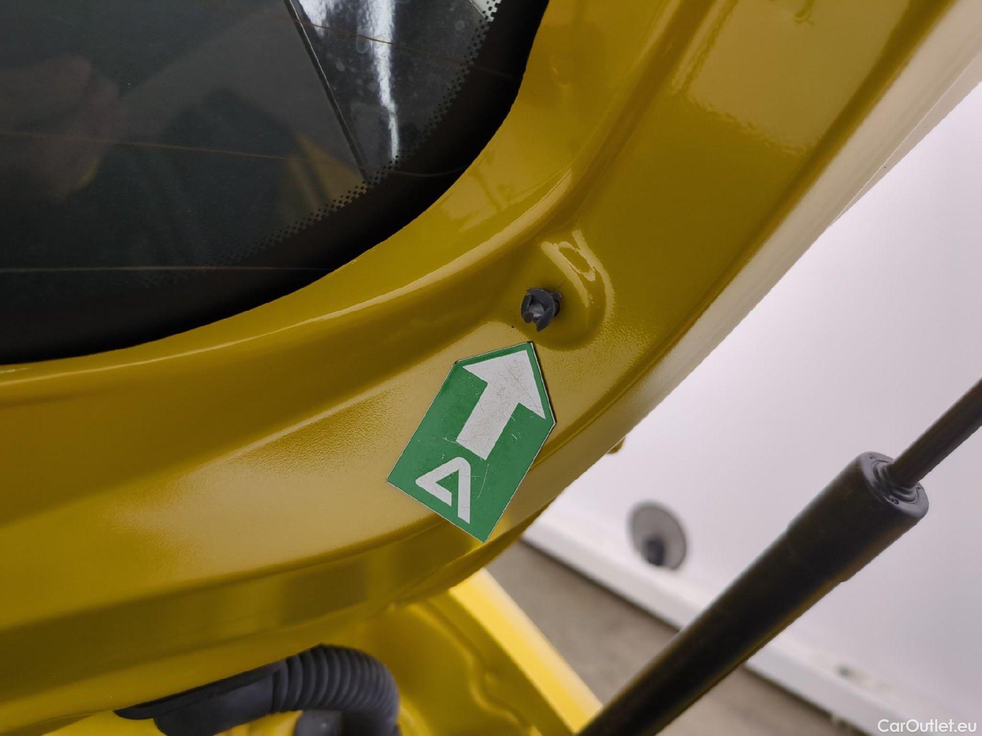  Peugeot  208  Allure Pack 1.2 PureTech 100CV BVA8 E6d #1