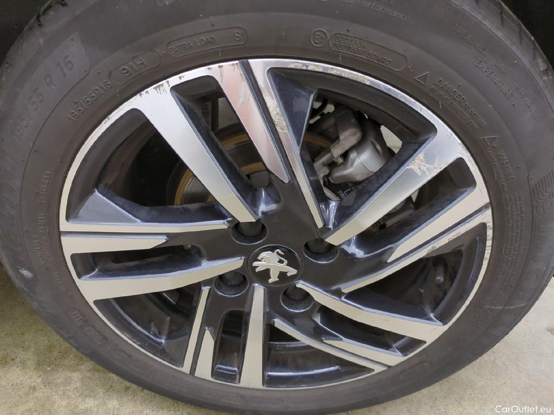  Peugeot  208  Allure Pack 1.2 PureTech 100CV BVA8 E6d #8