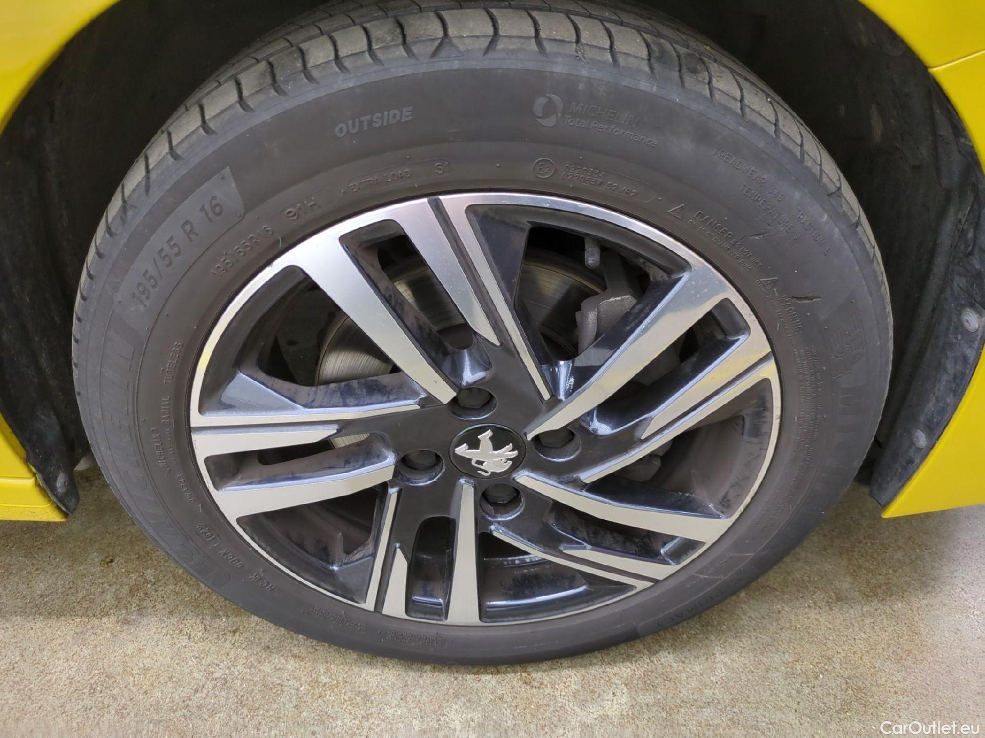  Peugeot  208  Allure Pack 1.2 PureTech 100CV BVA8 E6d #4