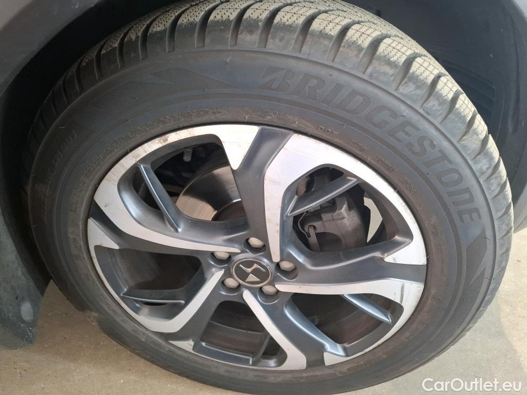  DS  DS7 DS DS 7 Crossback / 2017 / 5P / SUV BlueHDi 130 Manuel Executive #26