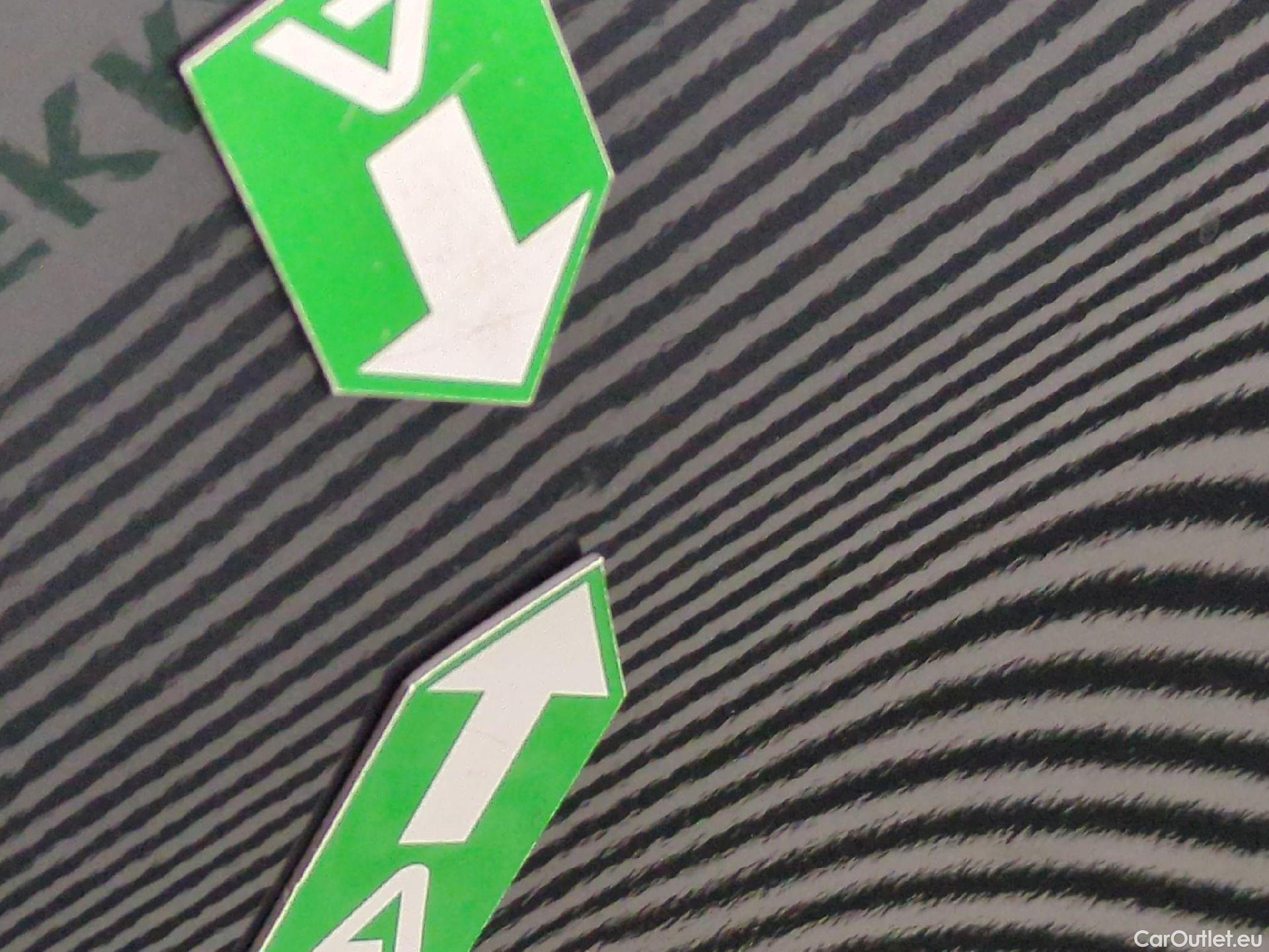  Hyundai  Konna HYUNDAI Kona / 2020 / 5P / SUV 1.0 T-GDI 120 HYBRID 48V BUSINESS #28