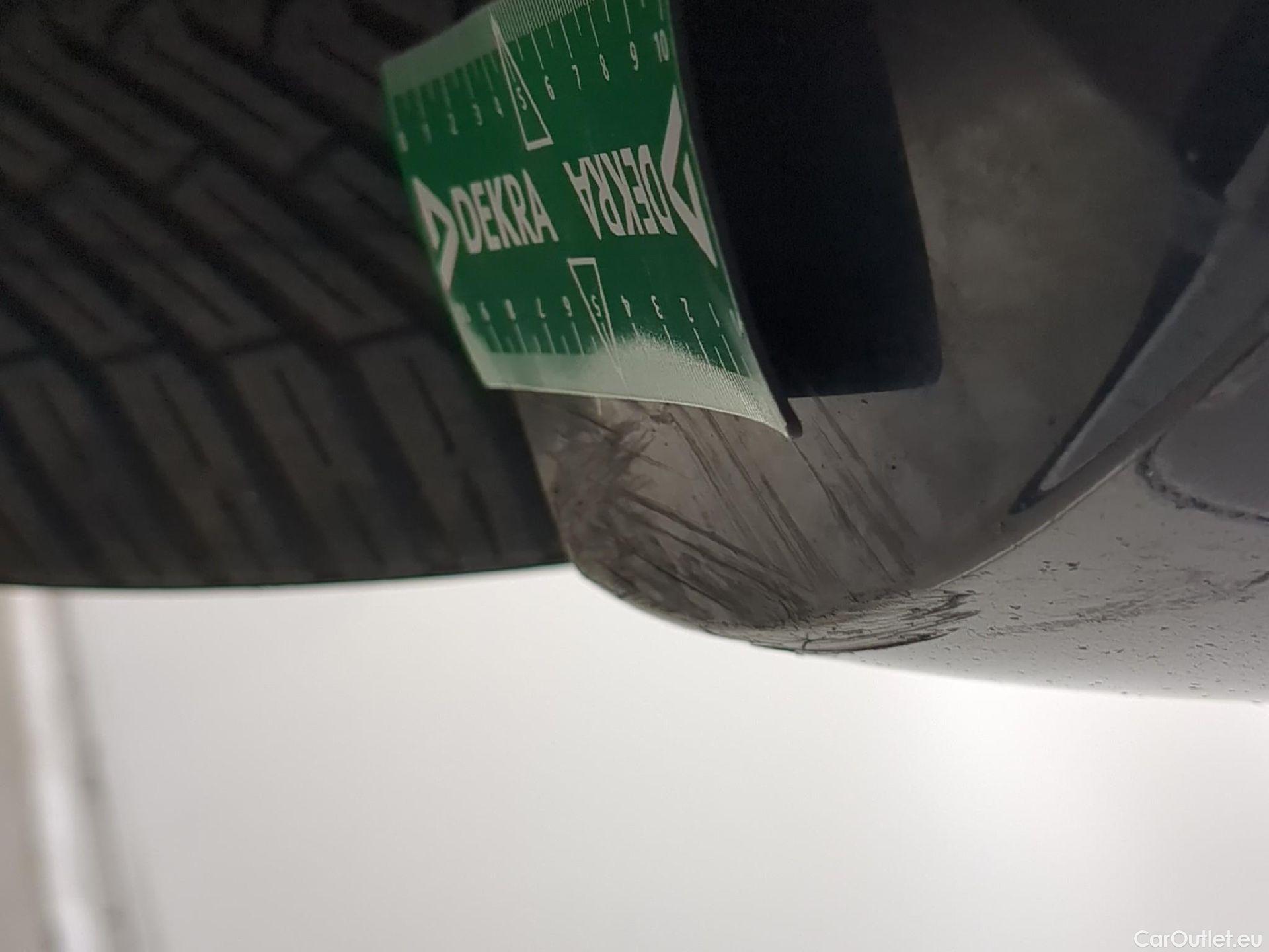  Bmw  Serie 1 Série 1 Berline 118d UrbanChic 2.0 150CV BVM6 E6 #26