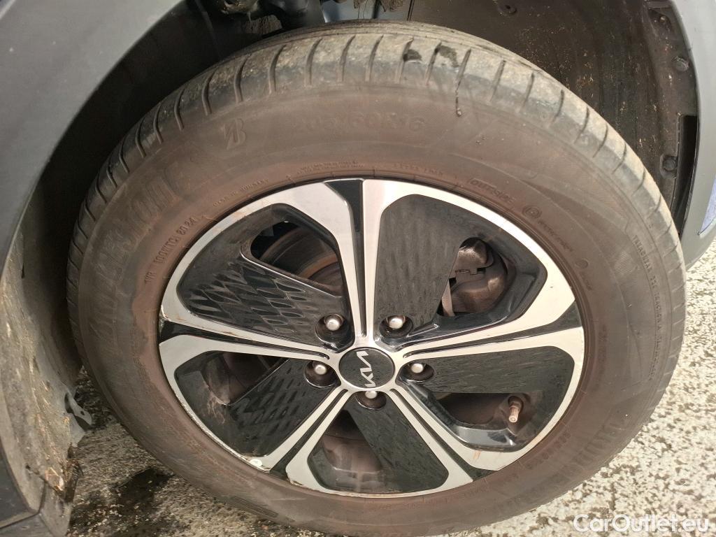  KIA  XCeed KIA  / 2019 / 5P / Crossover 1.6 GDI ISG ISG PHEV ACTIVE BUS DCT6 #6