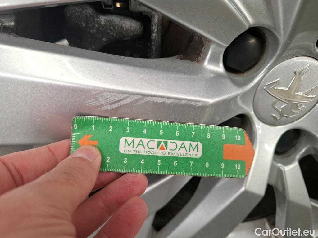  Peugeot  3008  Active Pack 1.5 HDi 130CV BVA8 E6d #50