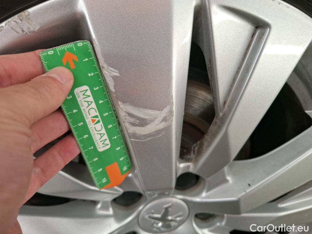  Peugeot  3008  Active Pack 1.5 HDi 130CV BVA8 E6d #48