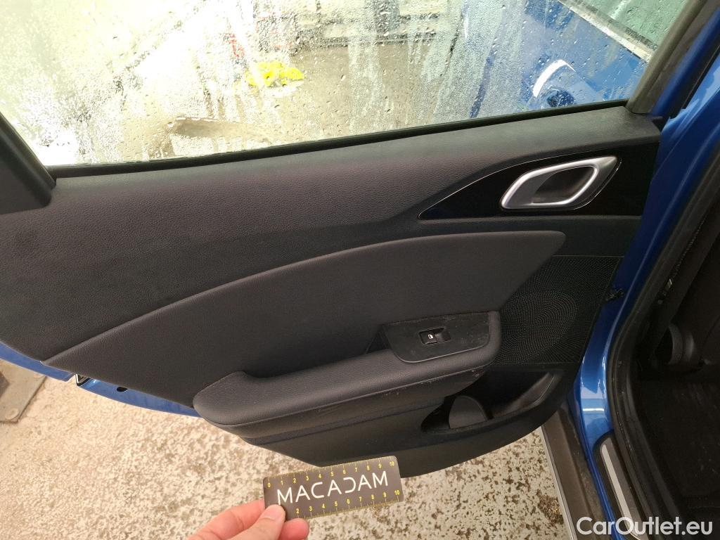  KIA  XCeed KIA  / 2019 / 5P / Crossover 1.6 GDI ISG ISG PHEV ACTIVE BUS DCT6 #10