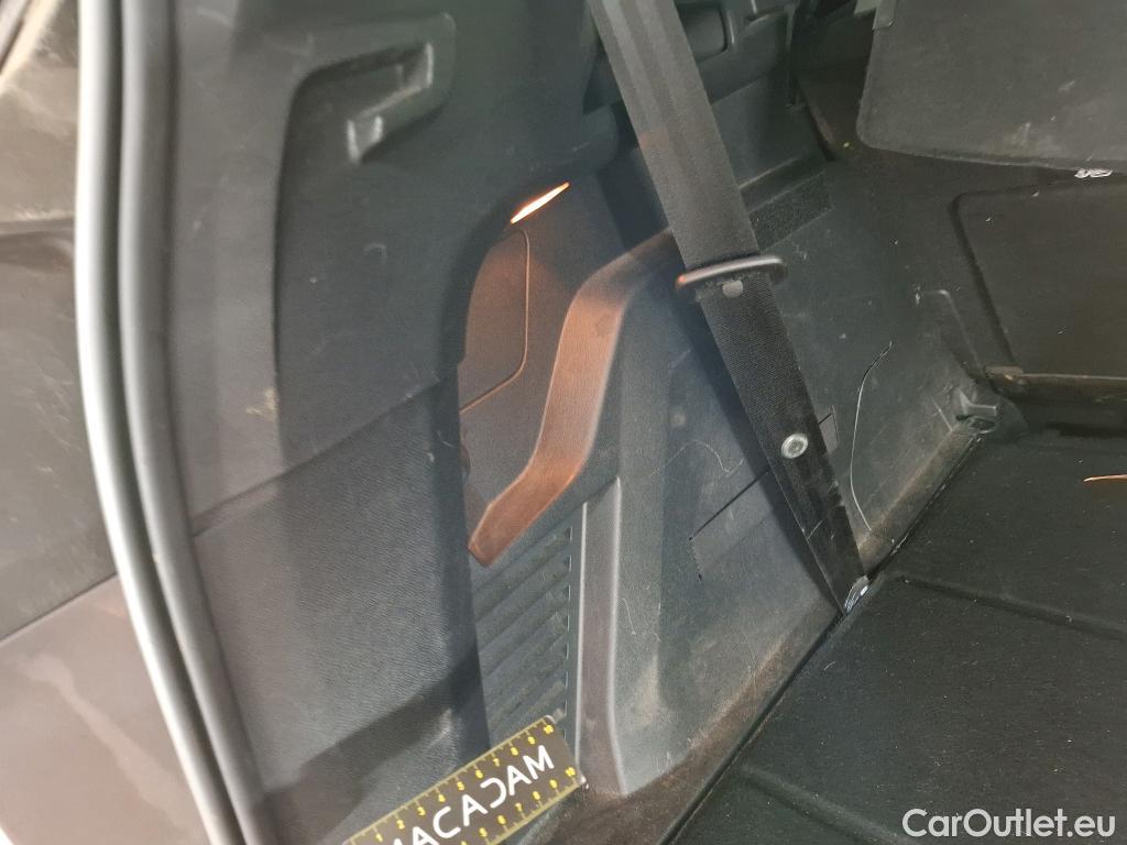  Peugeot  5008  GT Line 1.5 HDi 130CV BVA8 7 Sieges E6dT #9