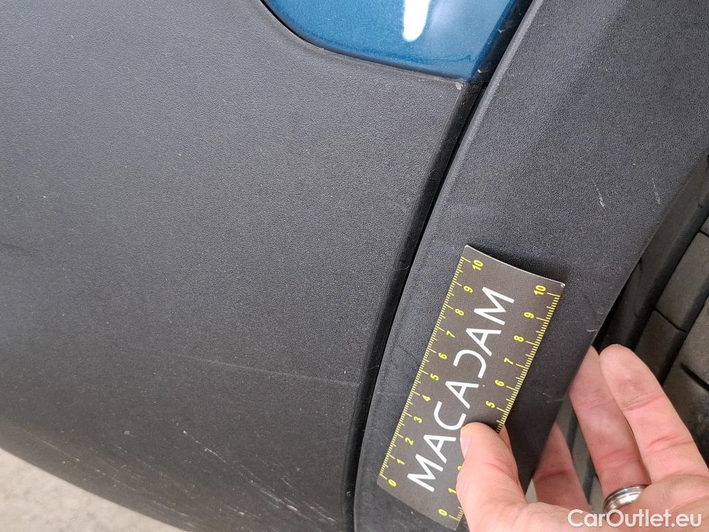  Peugeot  5008  Allure Pack 1.5 HDi 130CV BVA8 7 Sieges E6d #40