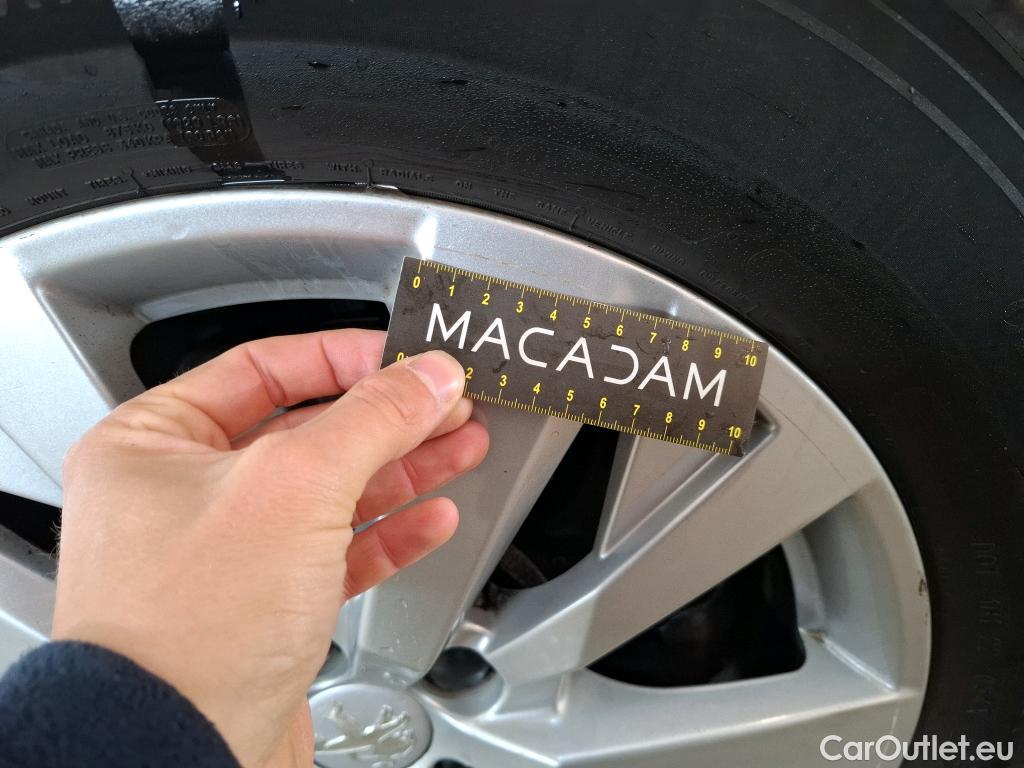  Peugeot  3008  Active Pack 1.5 HDi 130CV BVA8 E6d #11