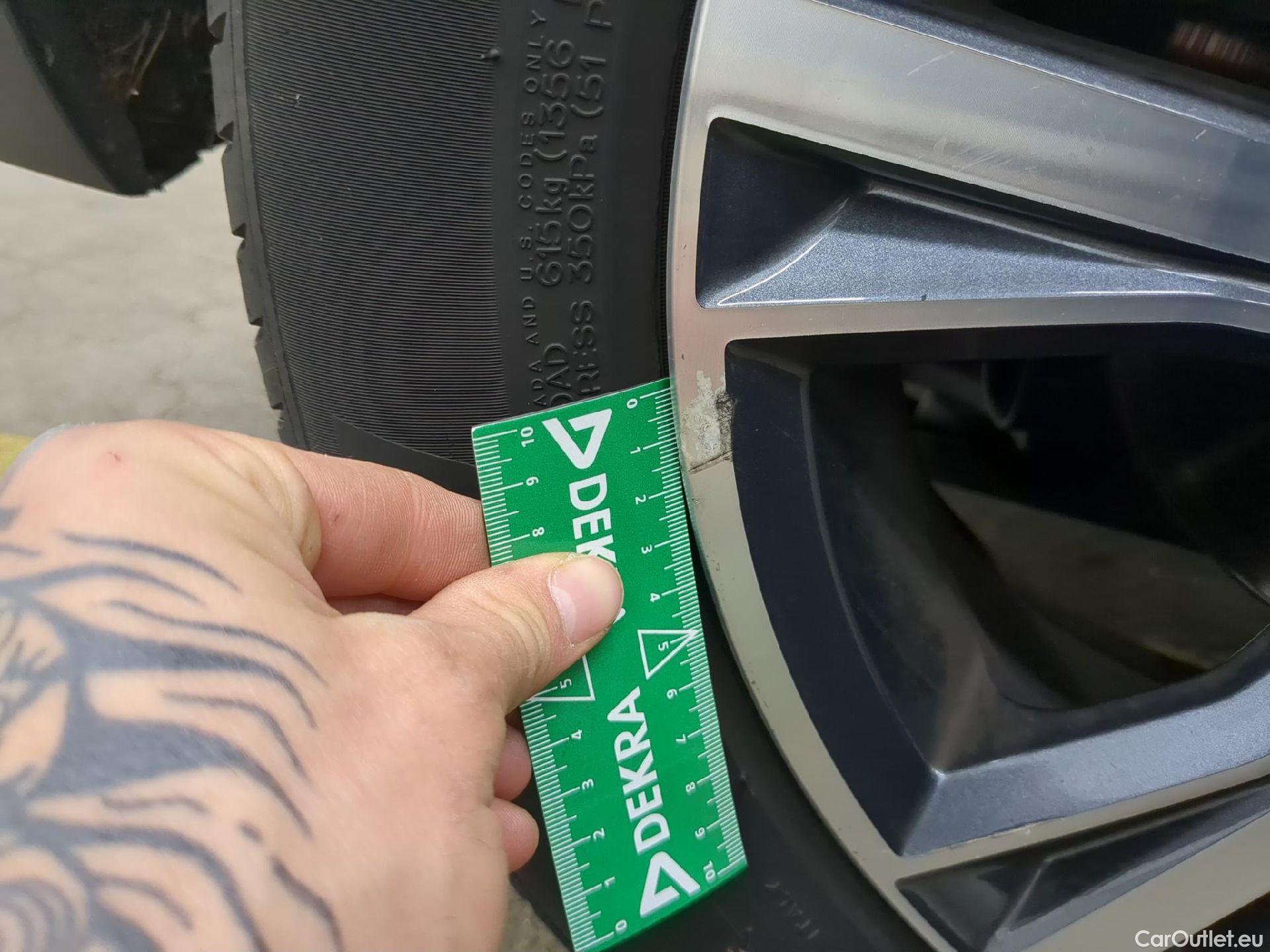  Renault  Megane RENAULT Mégane Berline / 2020 / 5P / Berline evolution TCe 140 #9