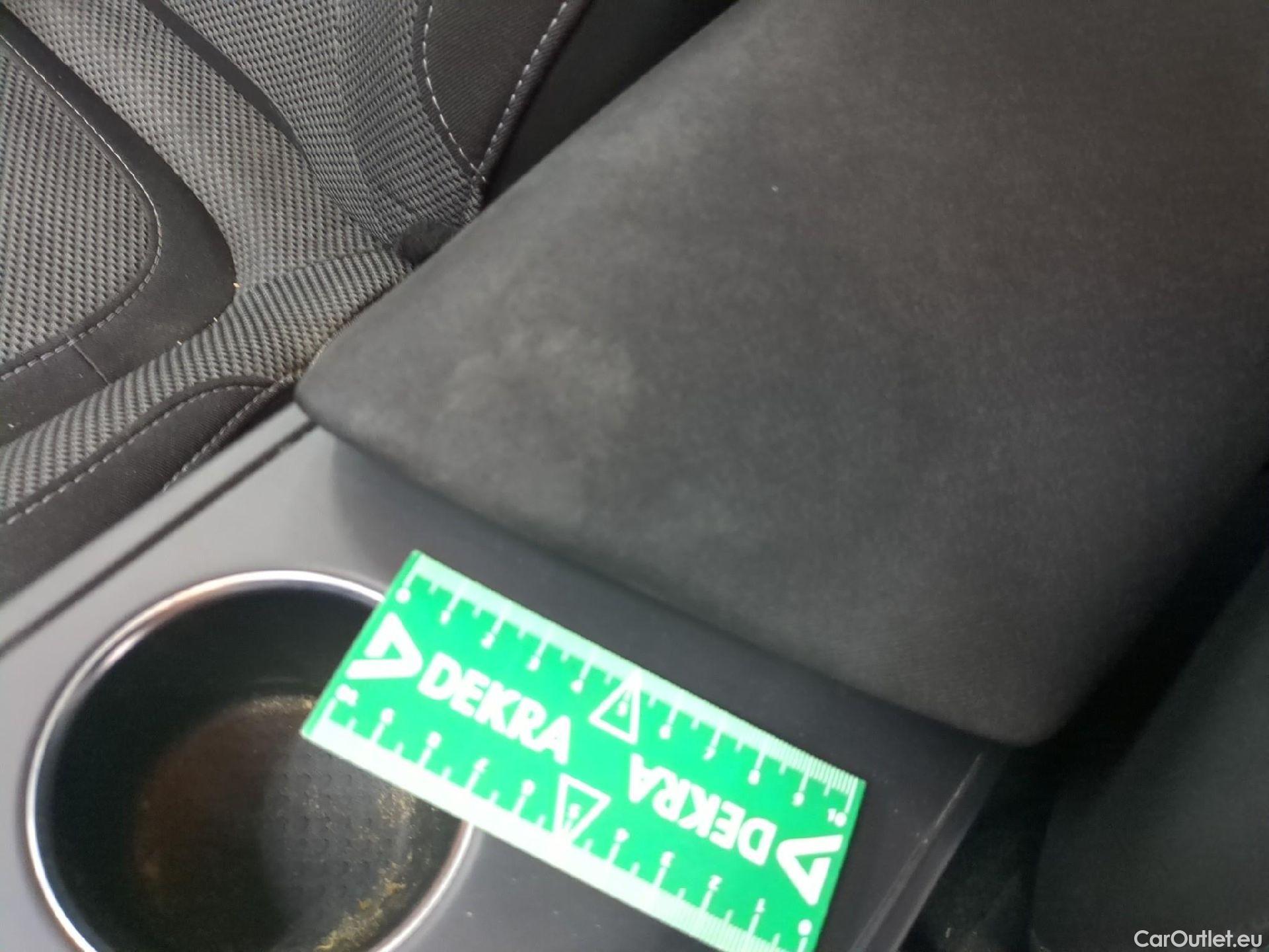  Renault  Megane RENAULT Mégane Berline / 2020 / 5P / Berline evolution TCe 140 #6