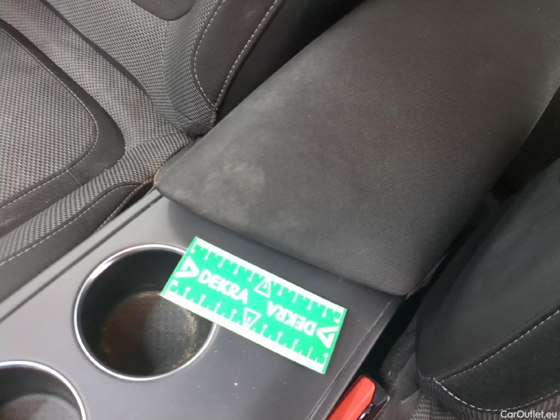  Renault  Megane RENAULT Mégane Berline / 2020 / 5P / Berline evolution TCe 140 #4