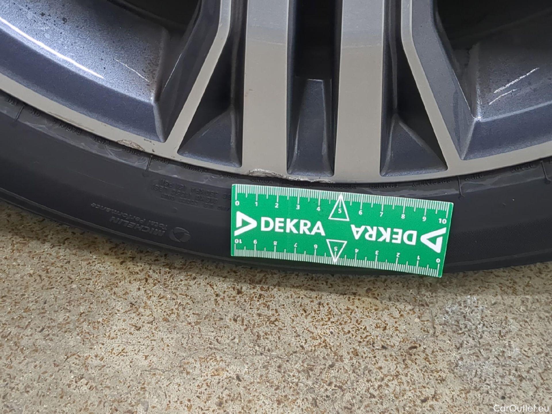  Renault  Megane RENAULT Mégane Berline / 2020 / 5P / Berline evolution TCe 140 #7