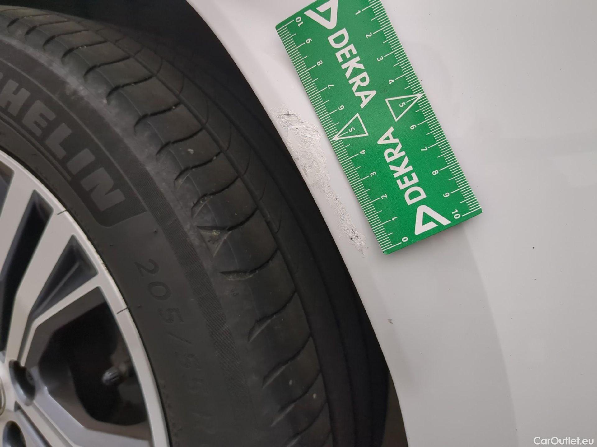  Renault  Megane RENAULT Mégane Berline / 2020 / 5P / Berline evolution TCe 140 #22