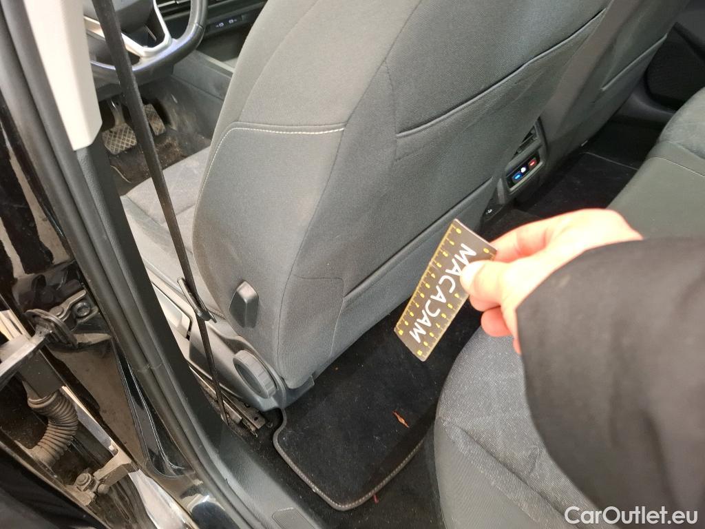  Volkswagen  Golf  VOLKSWAGEN / 2020 / 5P / Berline 1.0 eTSI OPF 110 DSG7 Life Business 1st #15