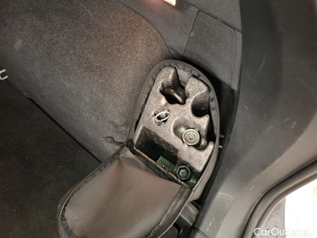  Volkswagen  Tiguan VOLKSWAGEN  / 2020 / 5P / SUV 2.0 TDI 150 DSG7 R-Line #29