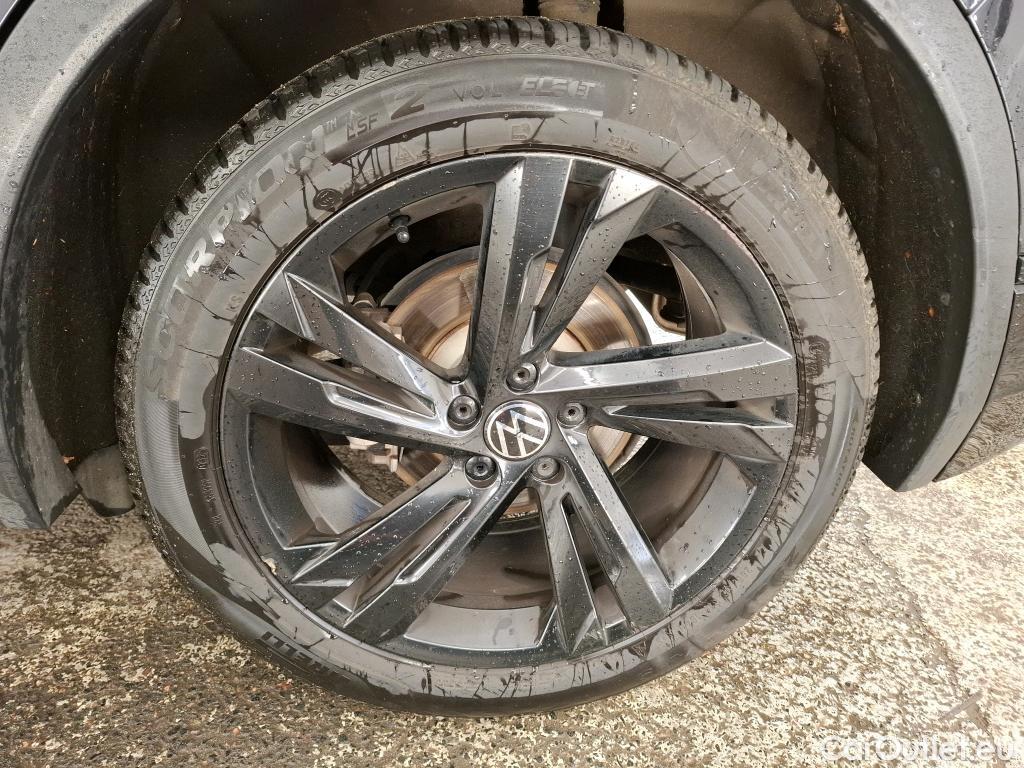  Volkswagen  Tiguan VOLKSWAGEN  / 2020 / 5P / SUV 2.0 TDI 150 DSG7 R-Line #30