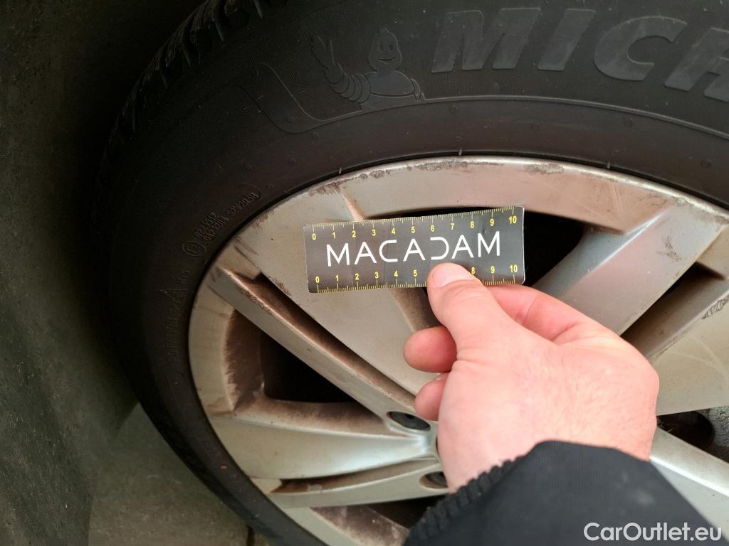  Volkswagen  Golf  VOLKSWAGEN / 2020 / 5P / Berline 1.0 eTSI OPF 110 DSG7 Life Business 1st #7