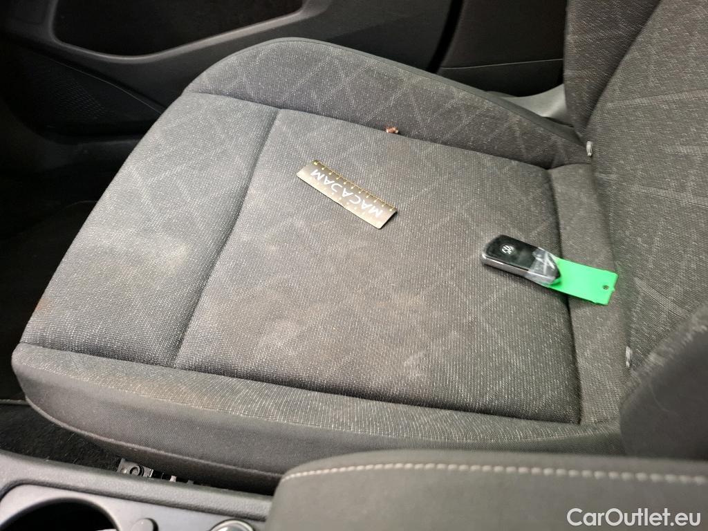  Volkswagen  Golf  VOLKSWAGEN / 2020 / 5P / Berline 1.0 eTSI OPF 110 DSG7 Life Business 1st #13