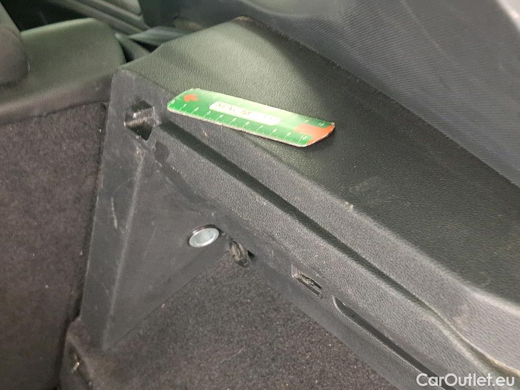  Volkswagen  Tiguan VOLKSWAGEN  / 2020 / 5P / SUV 2.0 TDI 150 DSG7 R-Line #17