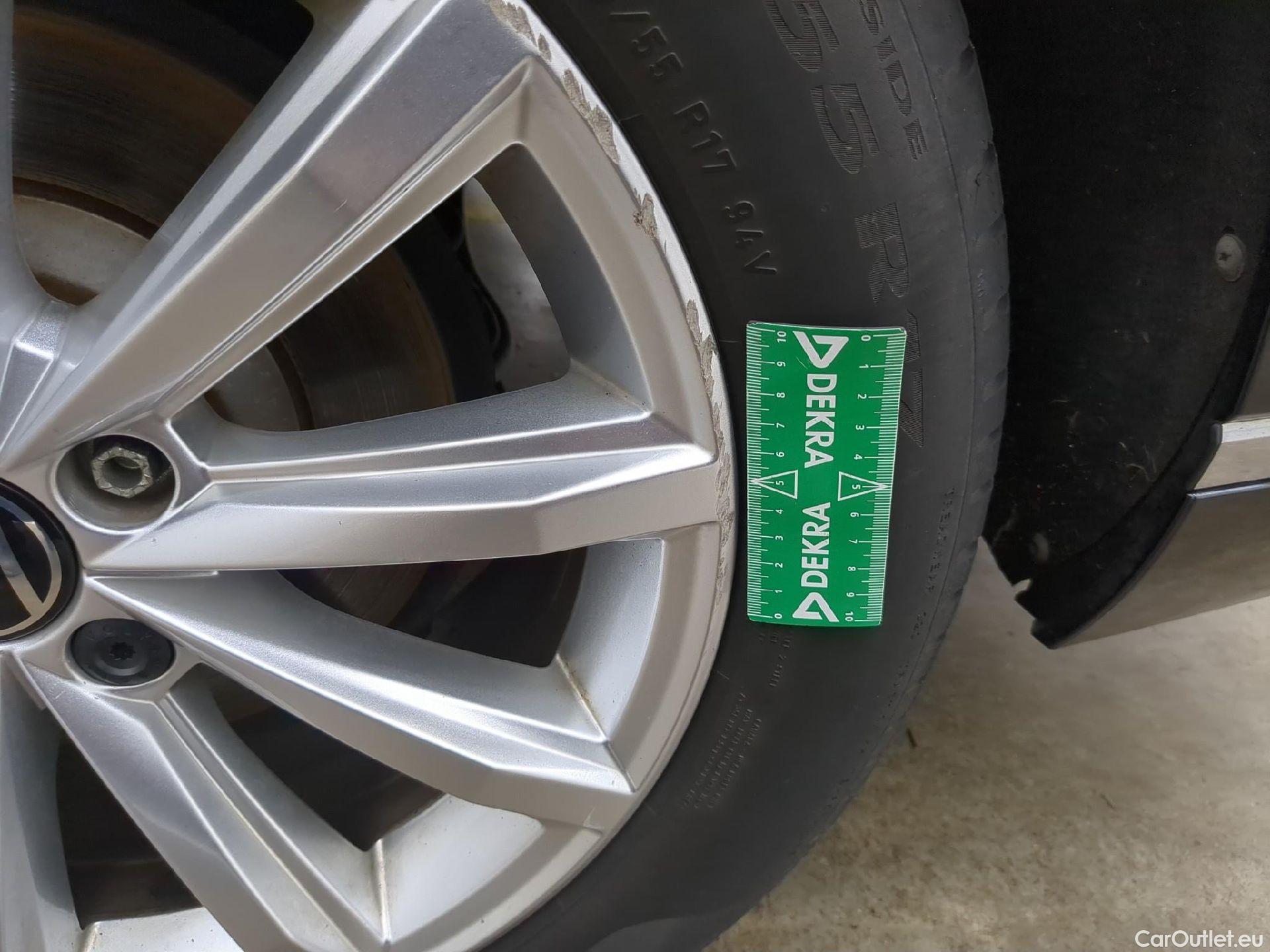  Volkswagen  Passat VOLKSWAGEN  SW / 2019 / 5P / Break 2.0 TDI 150 SCR DSG7 SW LOUNGE #3