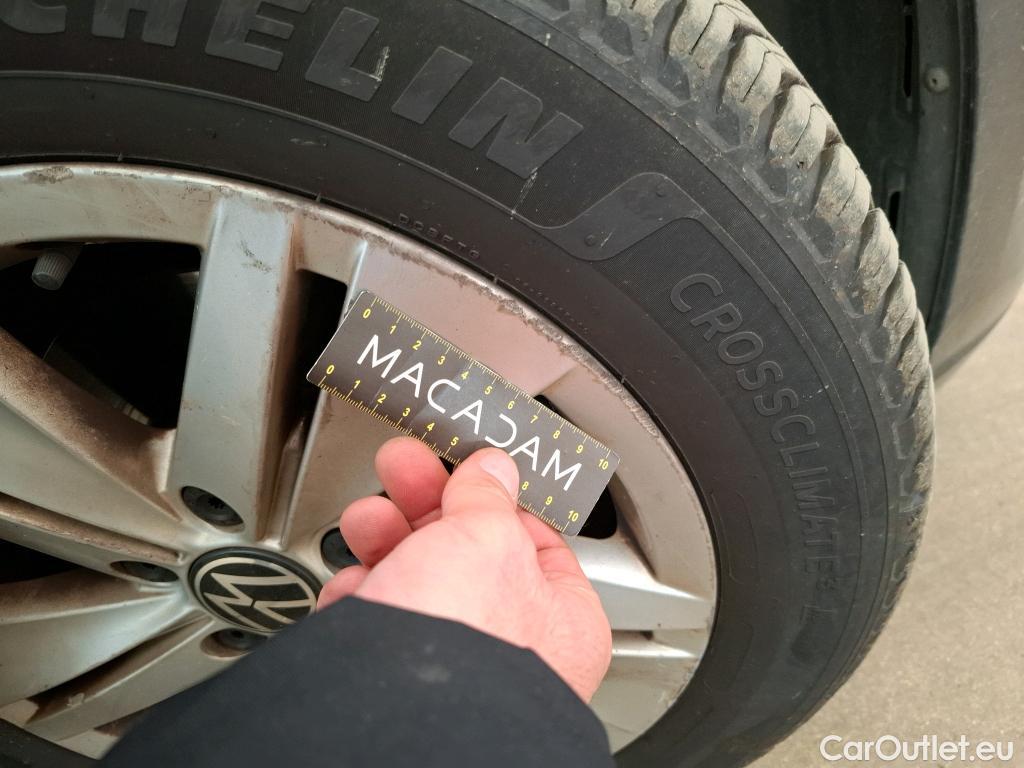  Volkswagen  Golf  VOLKSWAGEN / 2020 / 5P / Berline 1.0 eTSI OPF 110 DSG7 Life Business 1st #8