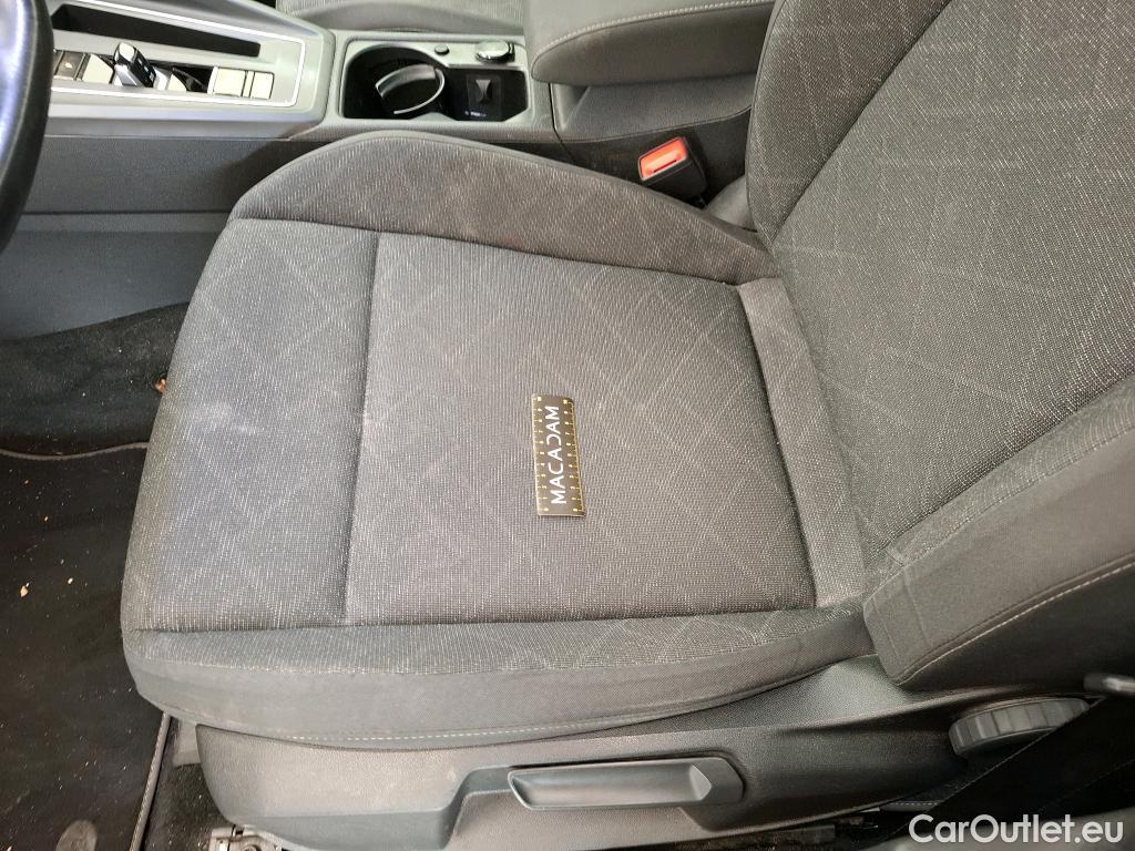  Volkswagen  Golf  VOLKSWAGEN / 2020 / 5P / Berline 1.0 eTSI OPF 110 DSG7 Life Business 1st #14