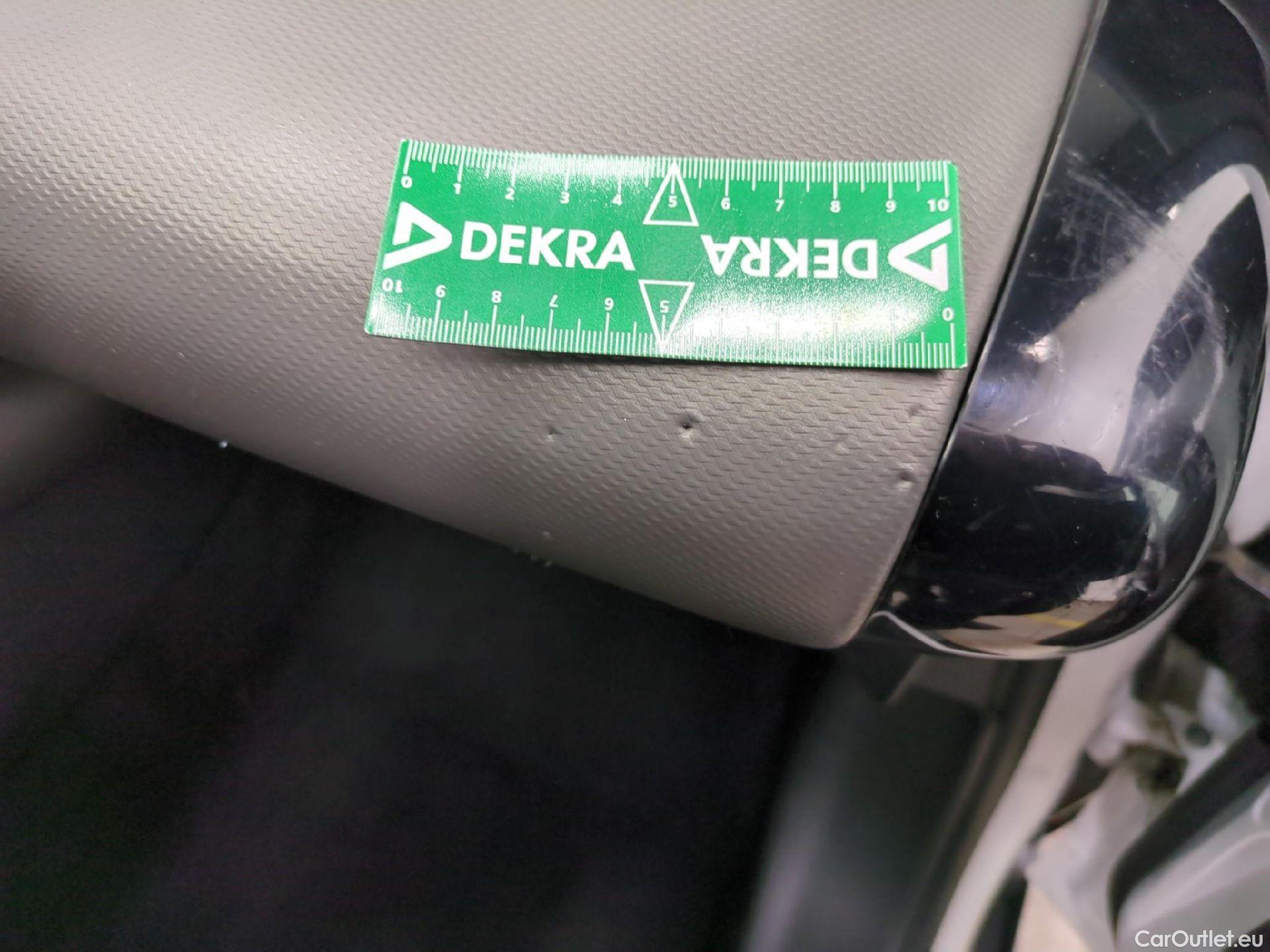  Citroen  C4 Cactus  Feel Nav Société 1.5 BlueHDI 120CV BVA6 E6dT #17