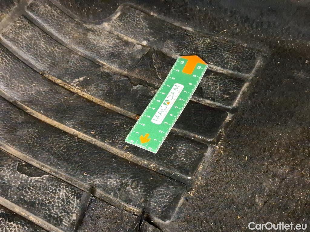  Renault  Megane  IV Berline 5pt. Société Air Nav 1.5 dCi 90CV BVM6 E6 #30