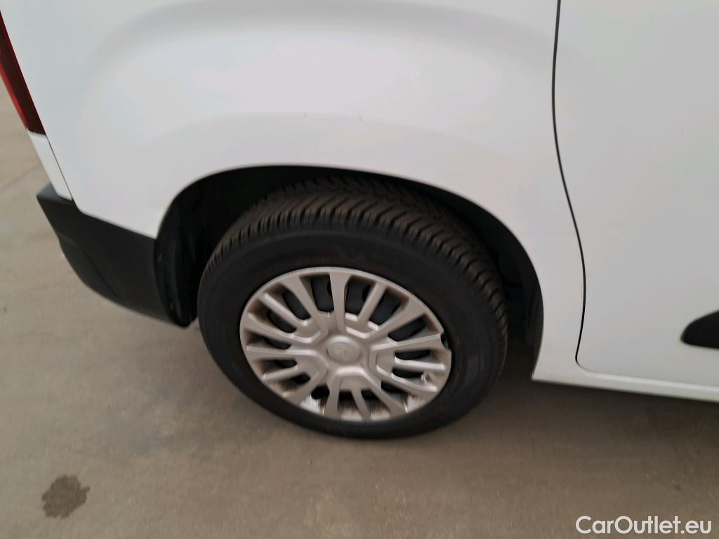  Toyota  Proace TOYOTA  City / 2019 / 4P / Fourgonnette 1.5 Medium 100 D-4D Business #13