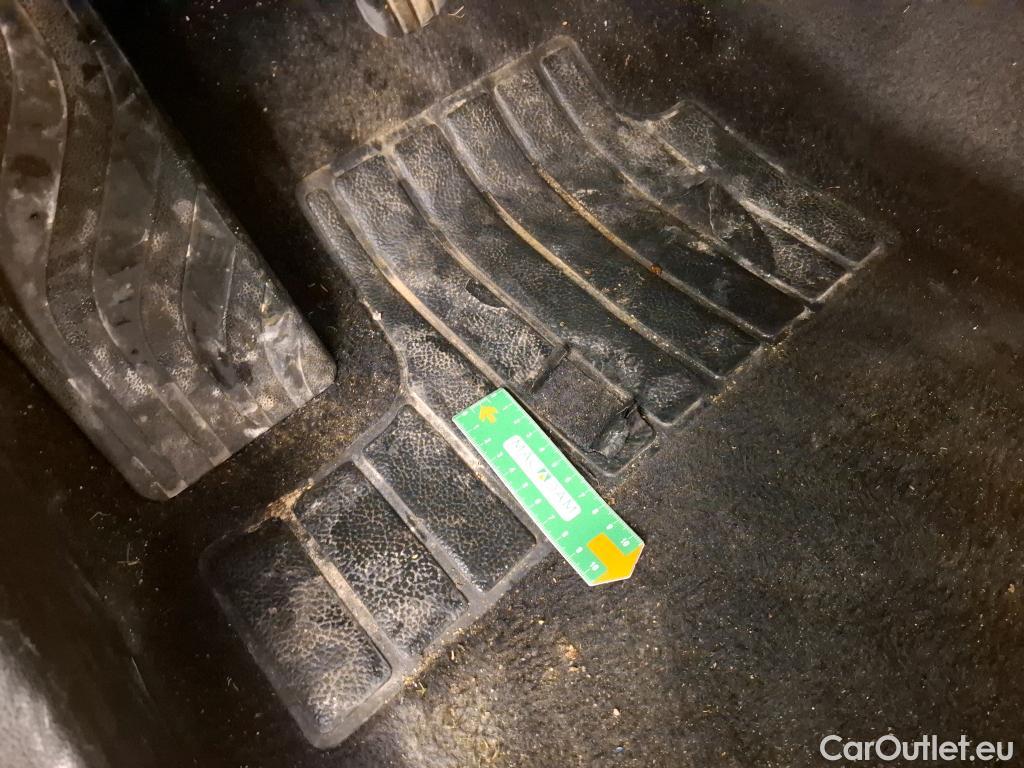  Renault  Megane  IV Berline 5pt. Société Air Nav 1.5 dCi 90CV BVM6 E6 #26