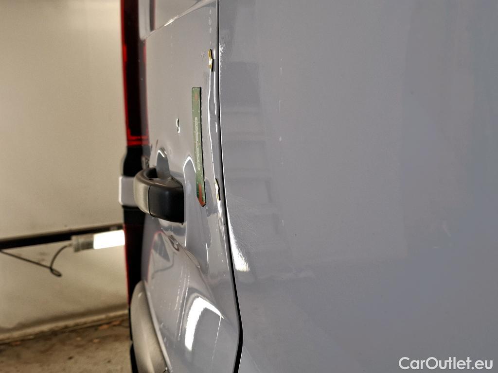  Renault  Trafic  / 2019 / 4P / Fourgon tole NV CA GCF L1H1 1200 dCi 120 S&S 6 PLACES #4