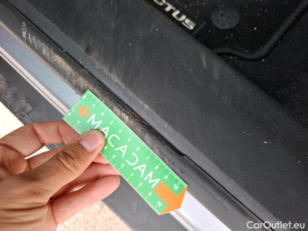  Citroen  C4 Cactus CITROEN  / 2017 / 5P / Berline PureTech 130 S&S EAT6 Shine #4