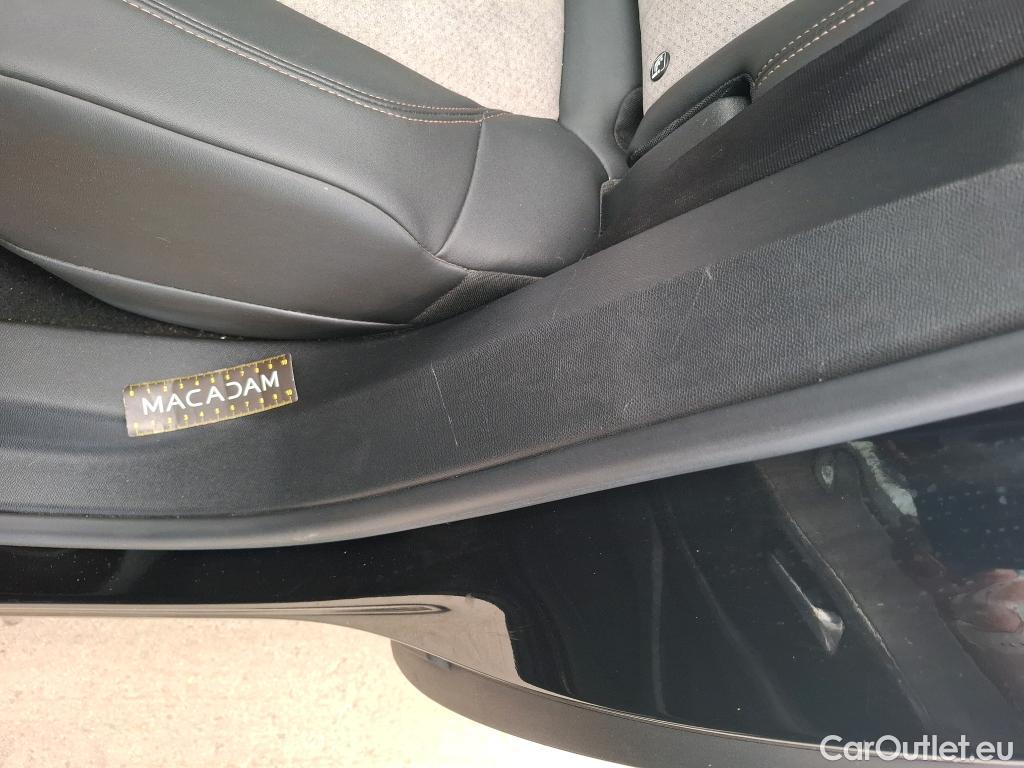  Peugeot  3008 PEUGEOT  / 2016 / 5P / SUV Hybrid 225 e-EAT8 GT #9