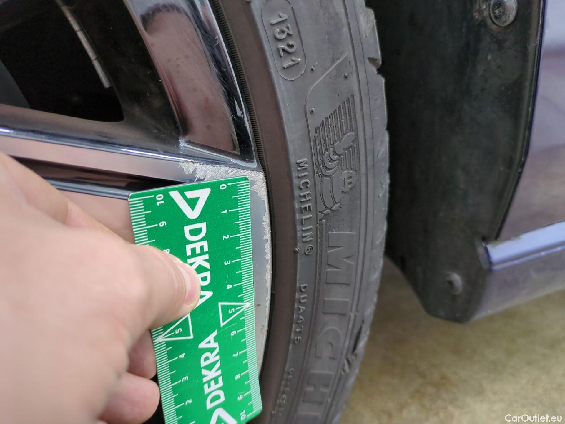  Volkswagen  Golf  VOLKSWAGEN / 2020 / 5P / Berline 1.5 eTSI OPF 150 DSG7 Life Busi 1st #17