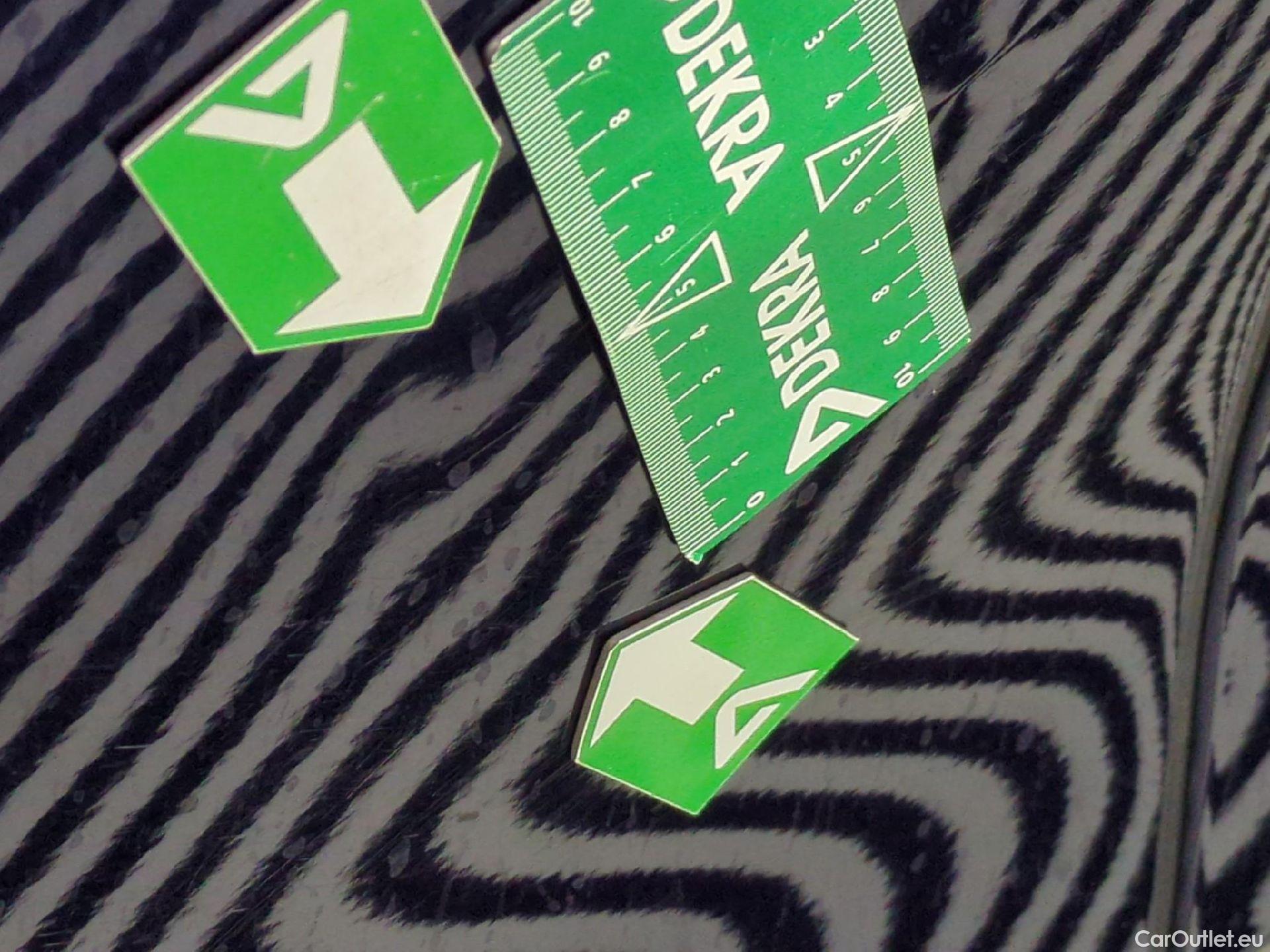  Volkswagen  Golf  VOLKSWAGEN / 2020 / 5P / Berline 1.5 eTSI OPF 150 DSG7 Life Busi 1st #42