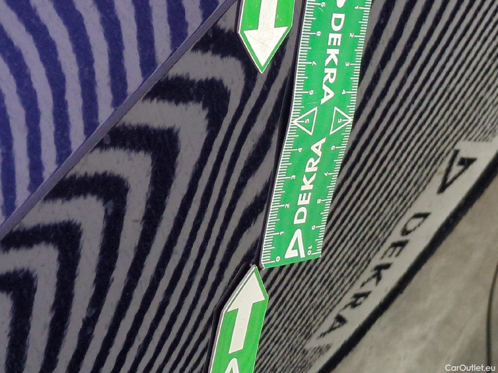  Volkswagen  Golf  VOLKSWAGEN / 2020 / 5P / Berline 1.5 eTSI OPF 150 DSG7 Life Busi 1st #44