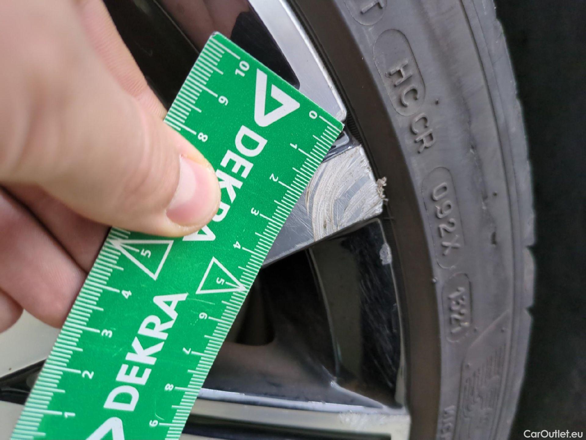  Volkswagen  Golf  VOLKSWAGEN / 2020 / 5P / Berline 1.5 eTSI OPF 150 DSG7 Life Busi 1st #18