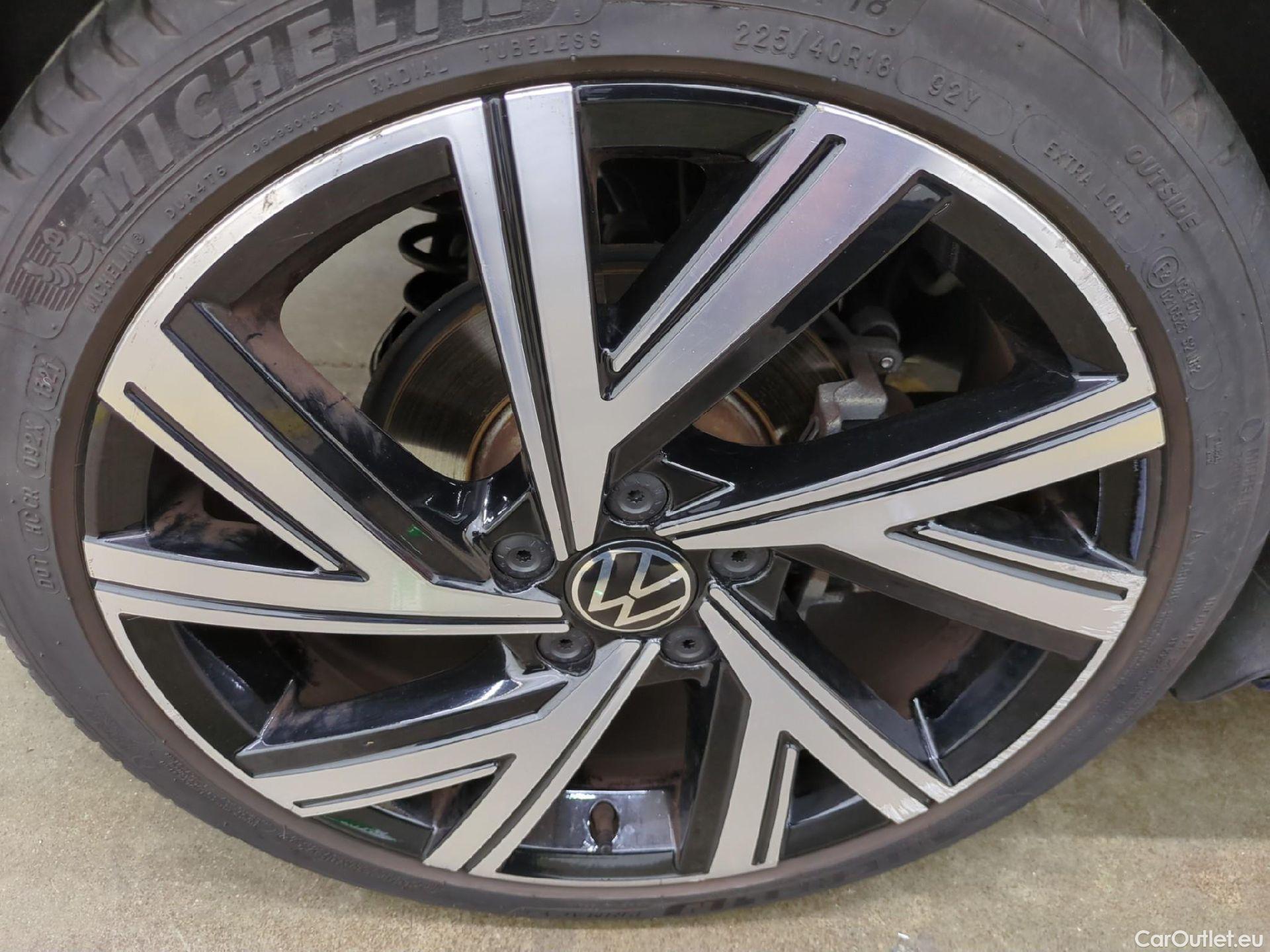  Volkswagen  Golf  VOLKSWAGEN / 2020 / 5P / Berline 1.5 eTSI OPF 150 DSG7 Life Busi 1st #32