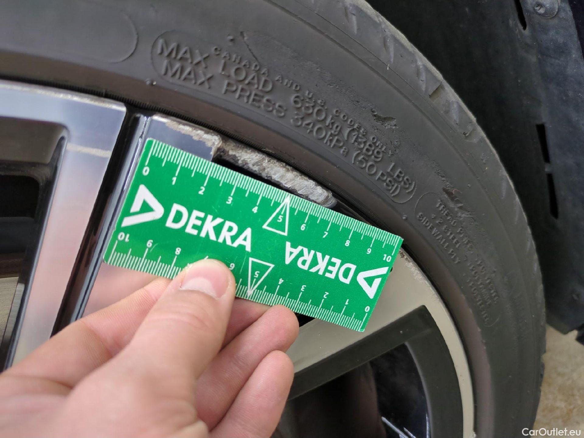  Volkswagen  Golf  VOLKSWAGEN / 2020 / 5P / Berline 1.5 eTSI OPF 150 DSG7 Life Busi 1st #11