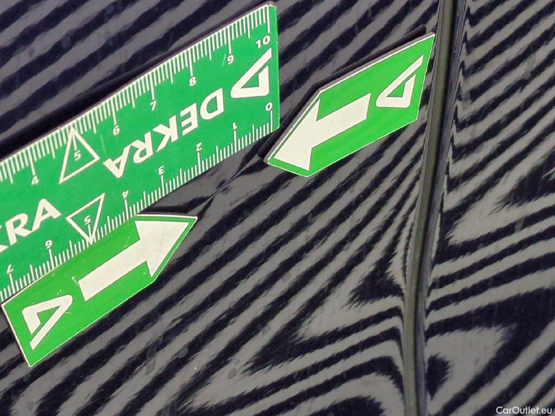  Volkswagen  Golf  VOLKSWAGEN / 2020 / 5P / Berline 1.5 eTSI OPF 150 DSG7 Life Busi 1st #41