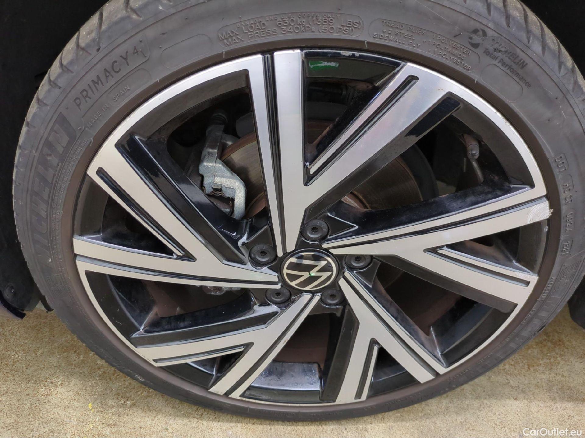  Volkswagen  Golf  VOLKSWAGEN / 2020 / 5P / Berline 1.5 eTSI OPF 150 DSG7 Life Busi 1st #19