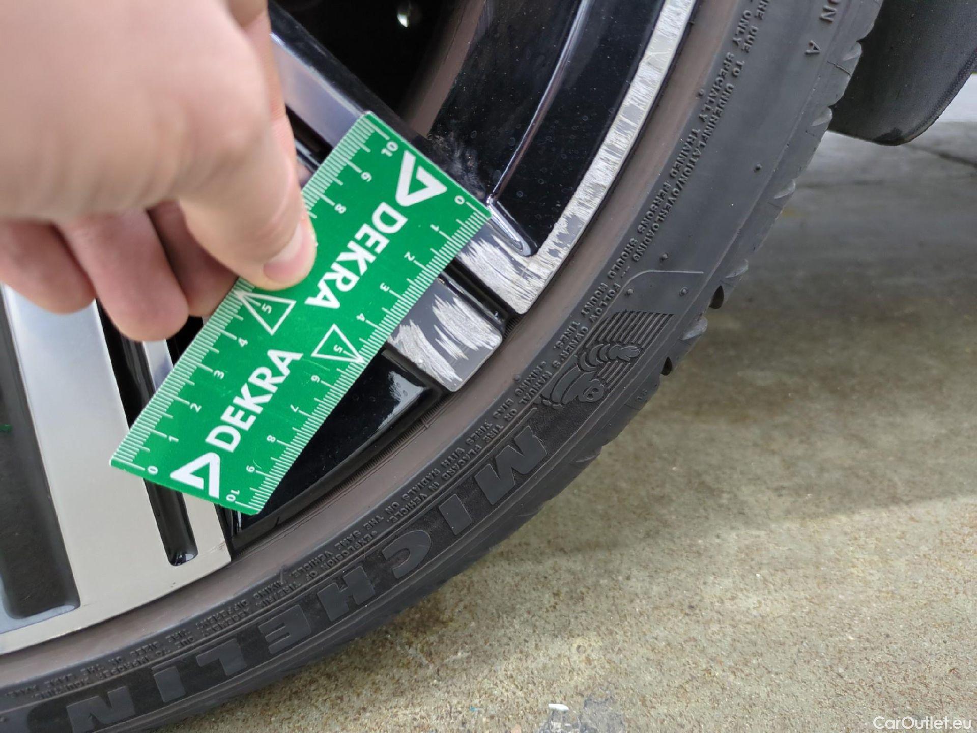  Volkswagen  Golf  VOLKSWAGEN / 2020 / 5P / Berline 1.5 eTSI OPF 150 DSG7 Life Busi 1st #37