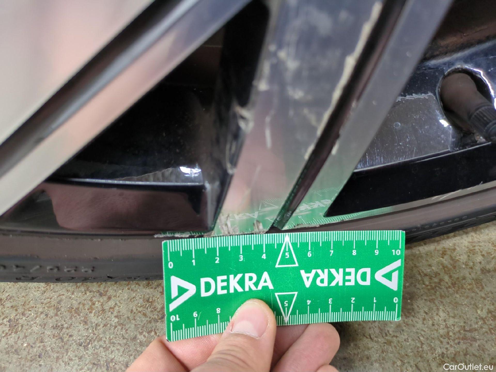  Volkswagen  Golf  VOLKSWAGEN / 2020 / 5P / Berline 1.5 eTSI OPF 150 DSG7 Life Busi 1st #4