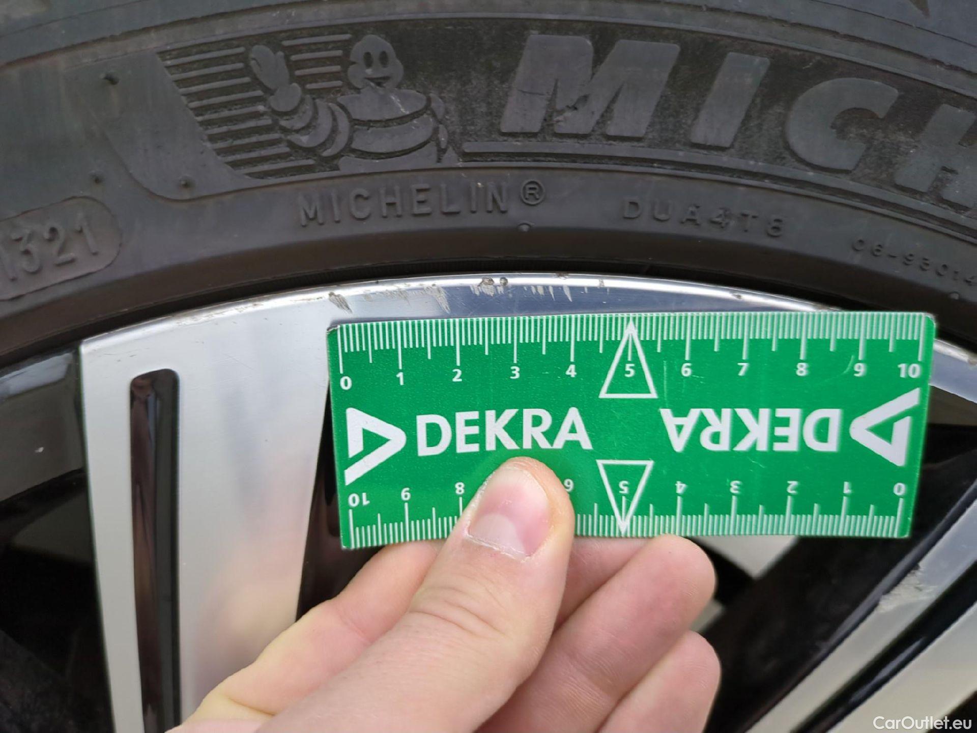  Volkswagen  Golf  VOLKSWAGEN / 2020 / 5P / Berline 1.5 eTSI OPF 150 DSG7 Life Busi 1st #26