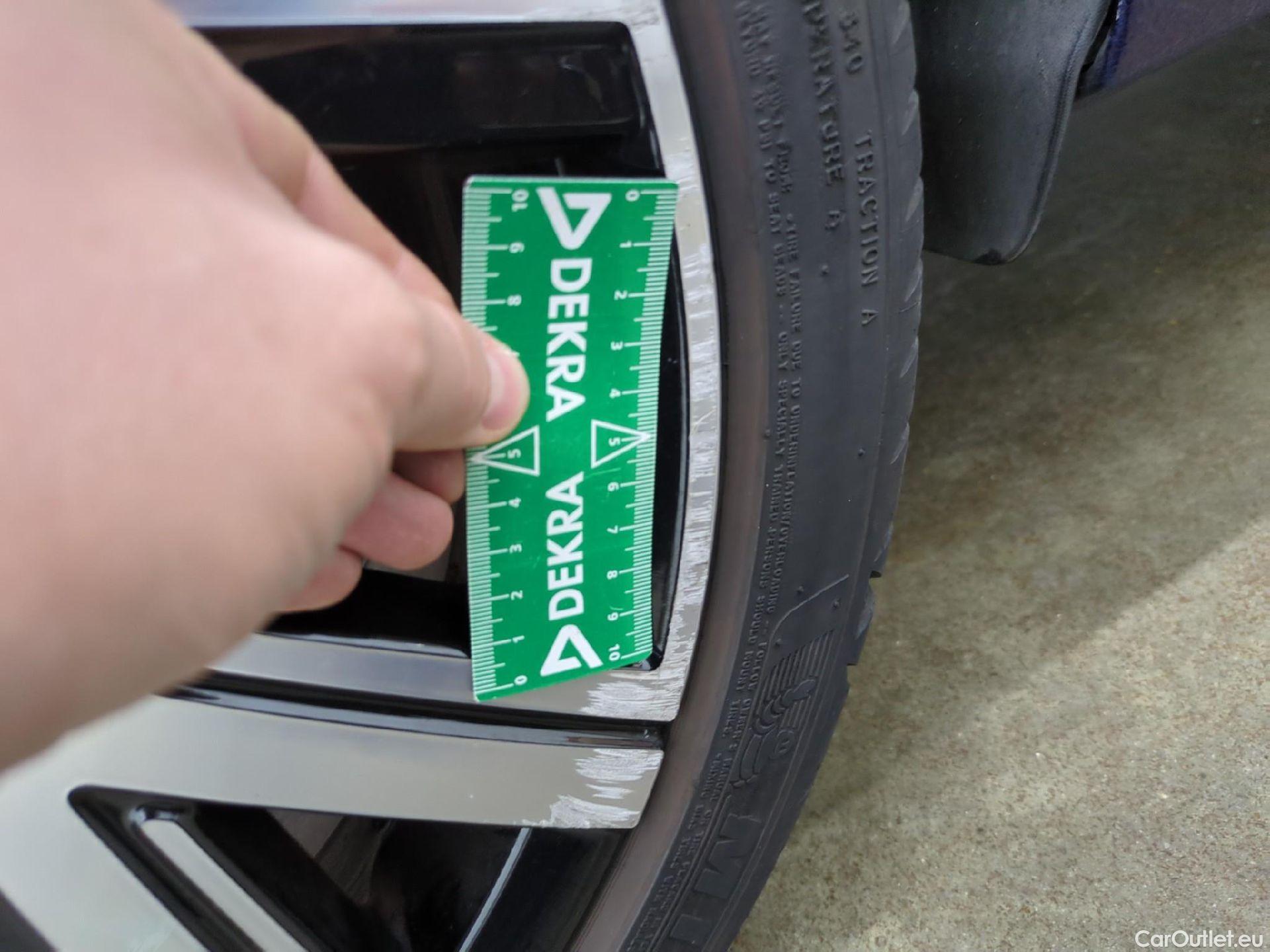  Volkswagen  Golf  VOLKSWAGEN / 2020 / 5P / Berline 1.5 eTSI OPF 150 DSG7 Life Busi 1st #36