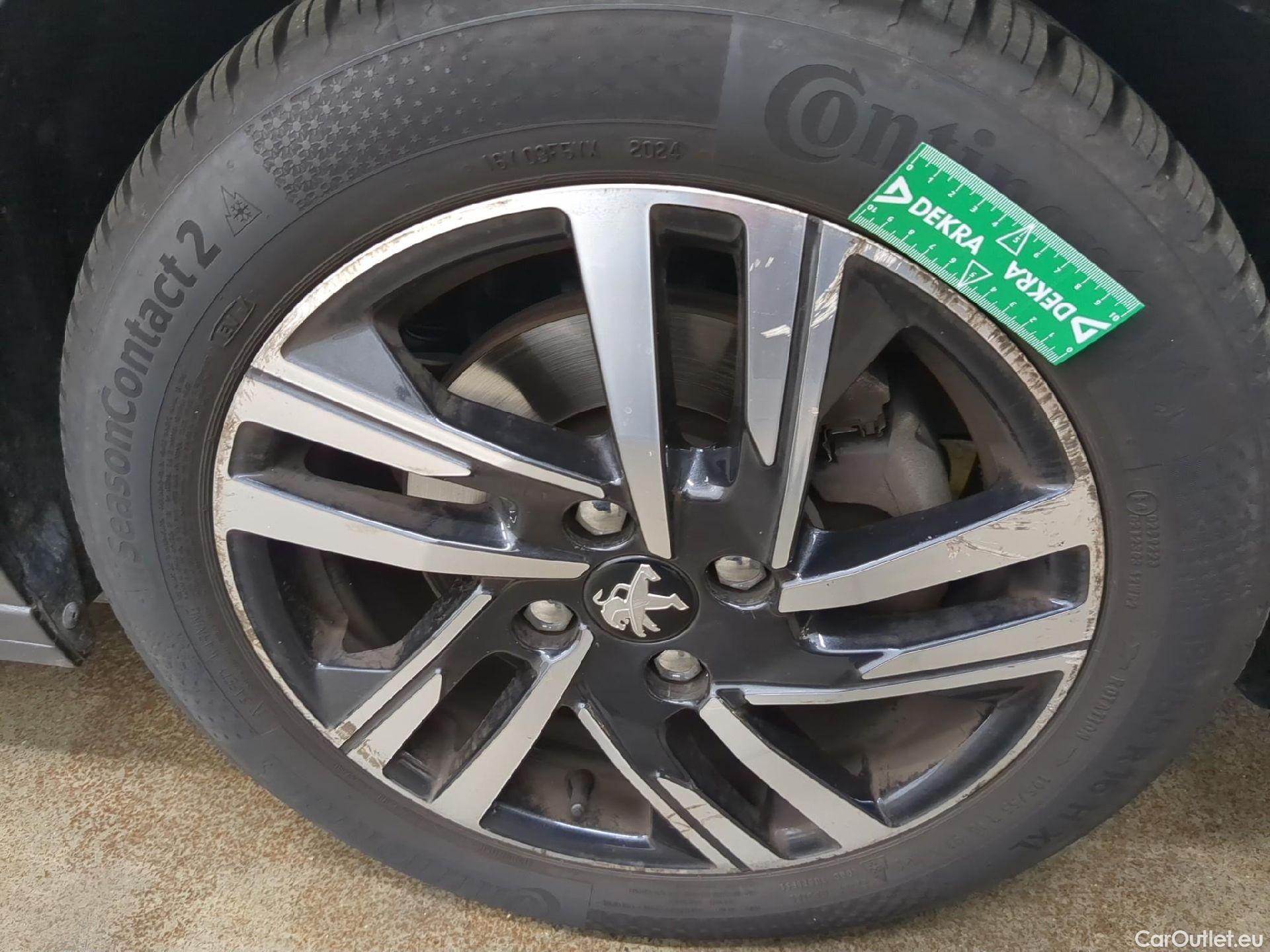  Peugeot  208  Allure Business 1.2 PureTech 100CV BVM6 E6d #3