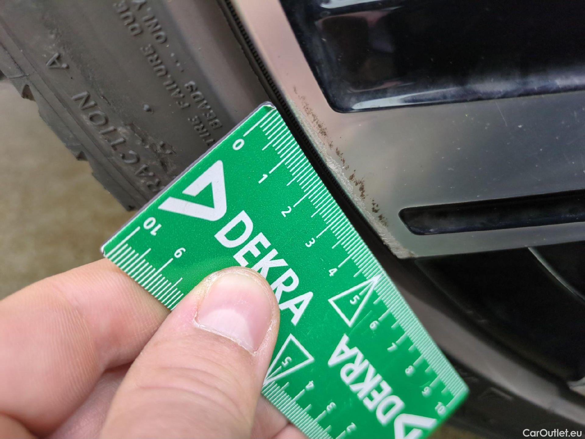  Volkswagen  Golf  VOLKSWAGEN / 2020 / 5P / Berline 1.5 eTSI OPF 150 DSG7 Life Busi 1st #21