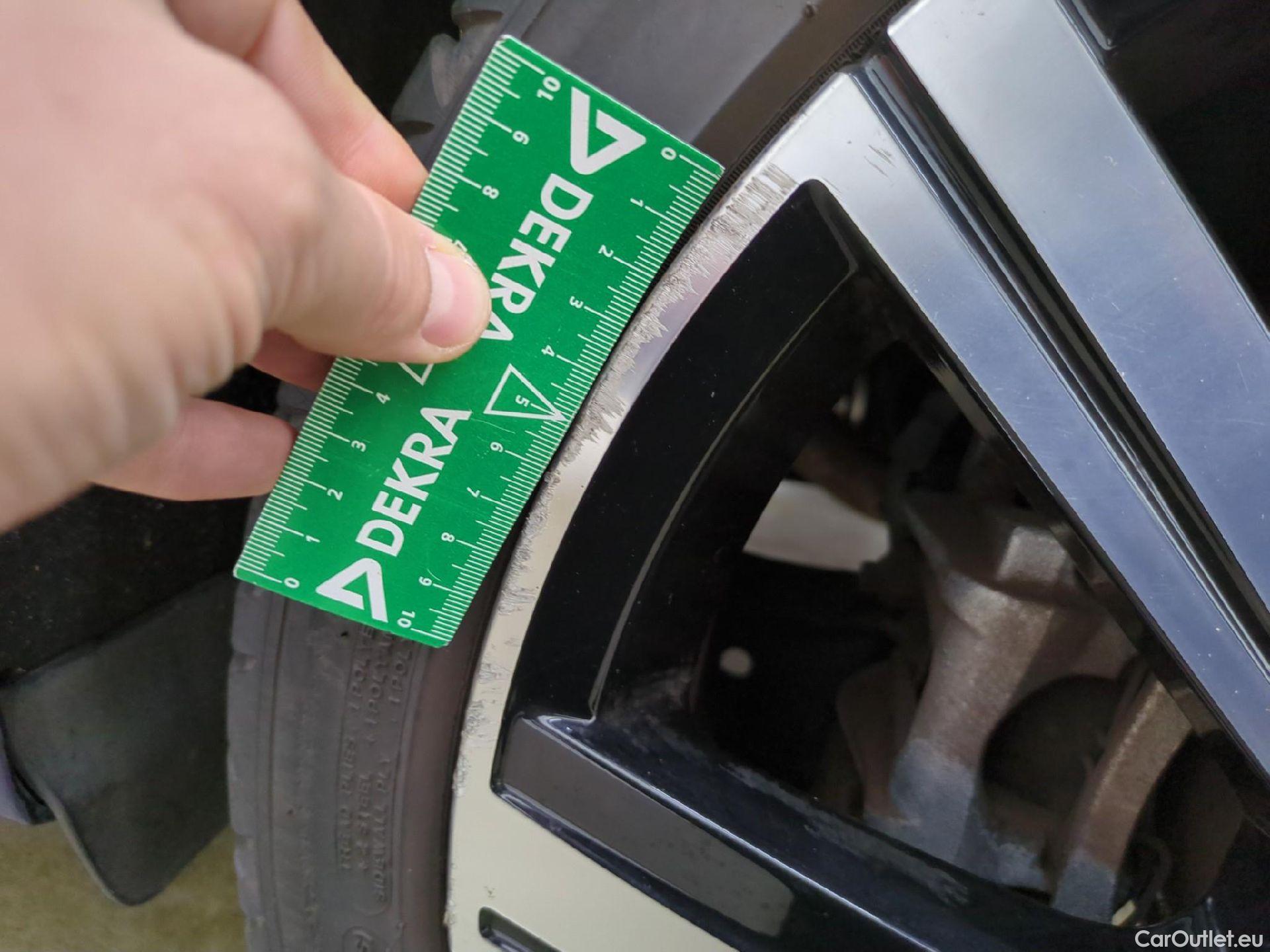  Volkswagen  Golf  VOLKSWAGEN / 2020 / 5P / Berline 1.5 eTSI OPF 150 DSG7 Life Busi 1st #27